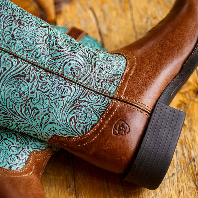 Round Up Wide Square Toe Western Boot